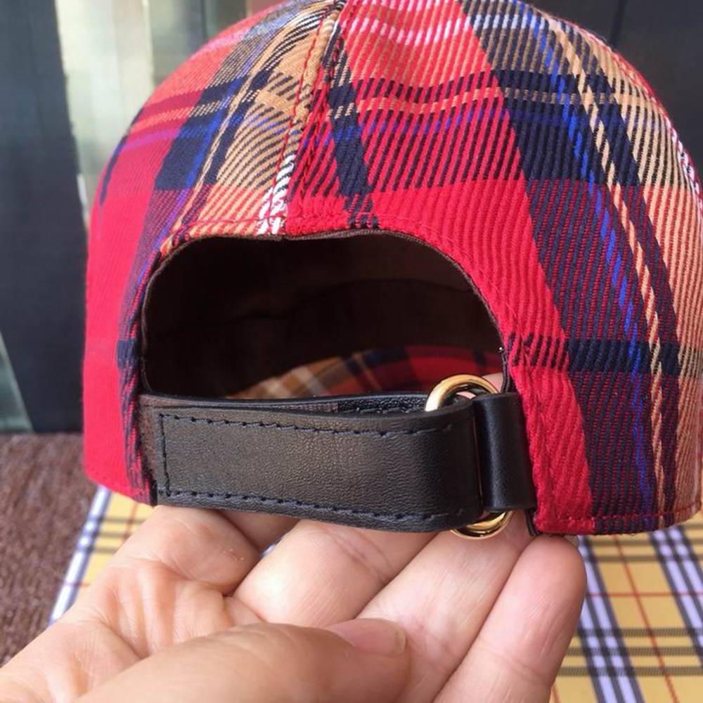Bv*b*rry Hat
